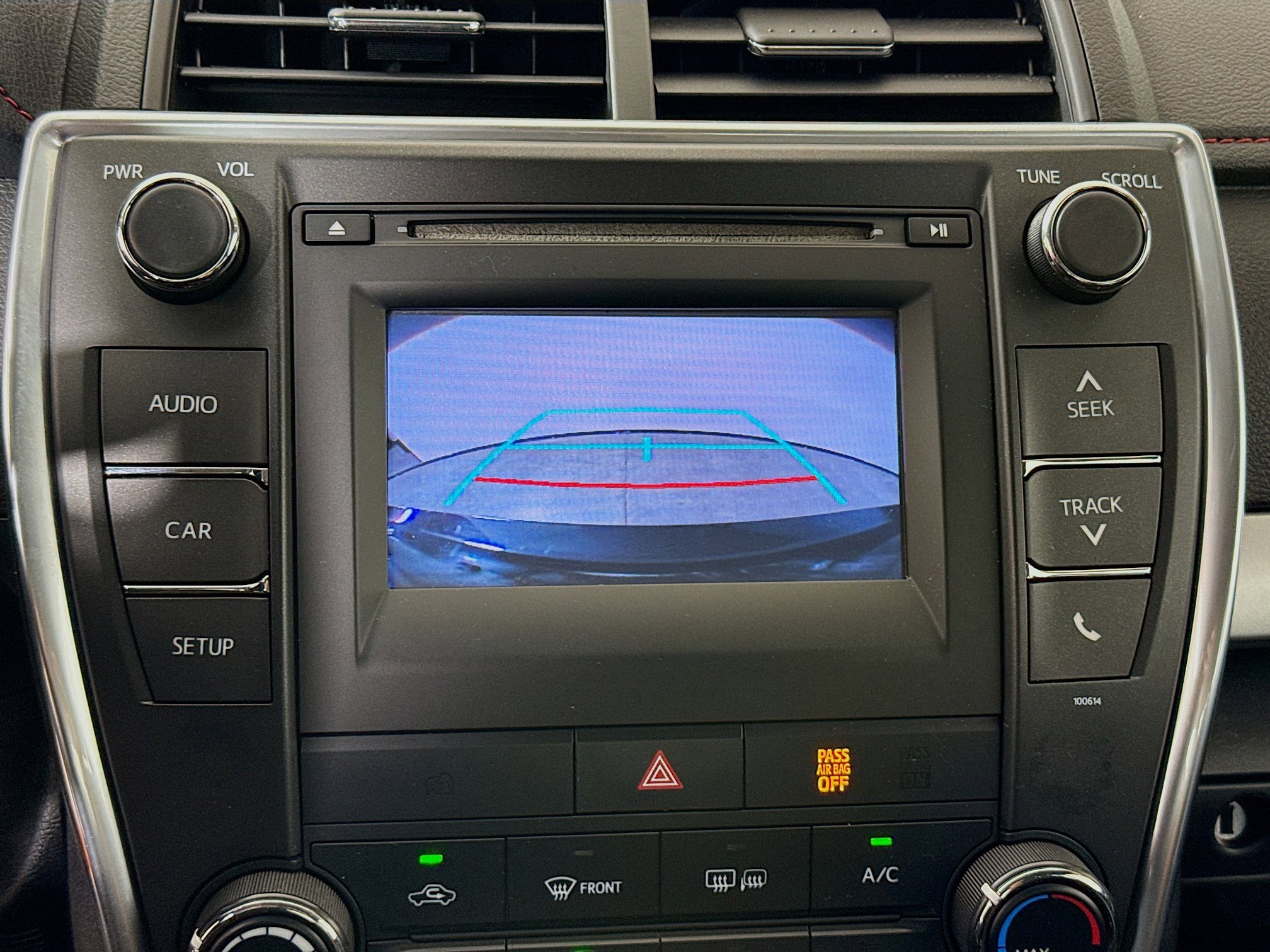 Used 2016 Toyota Camry SE image 15