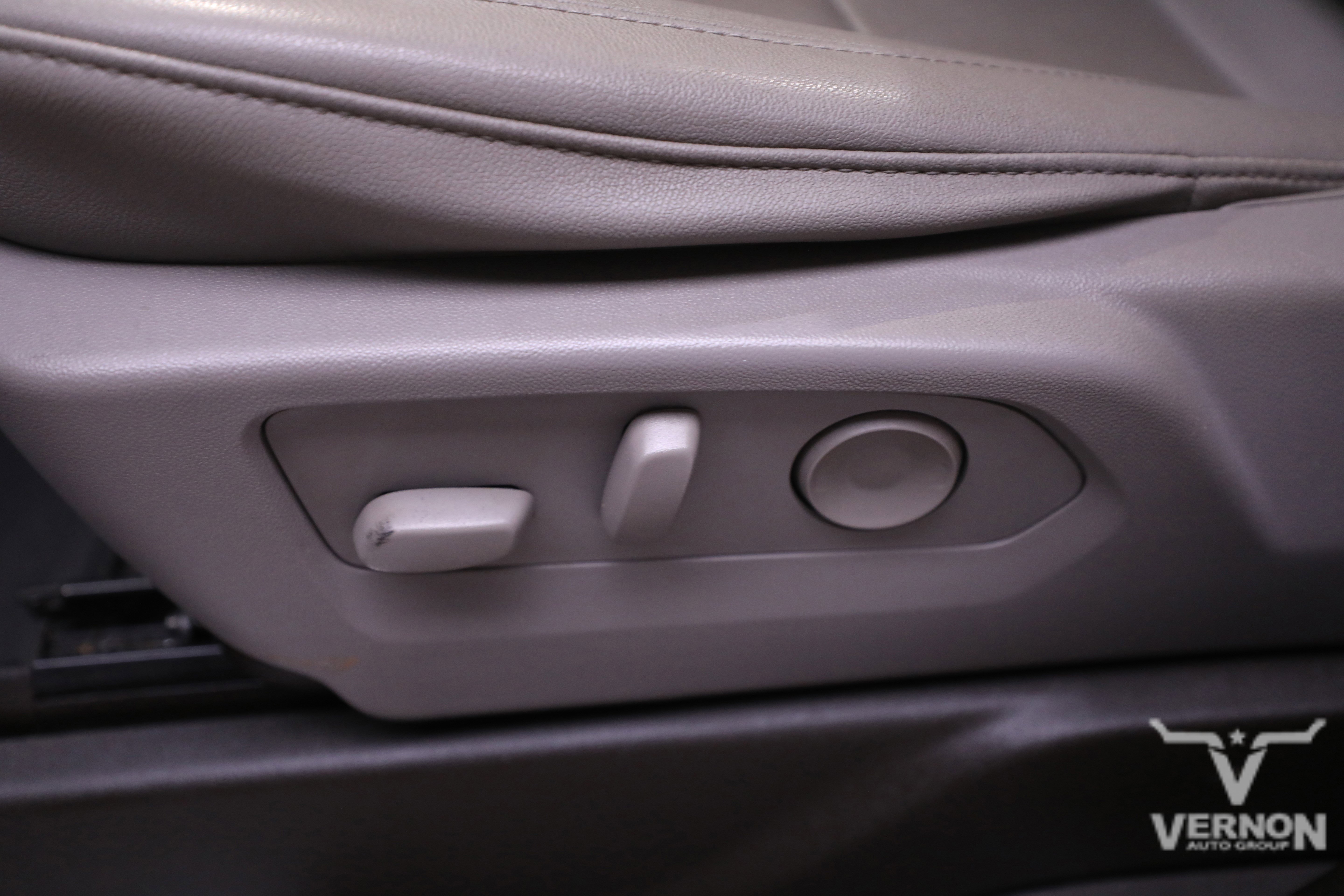 Used 2024 Chevrolet Silverado 3500 LTZ w/ LTZ Convenience Package image 15