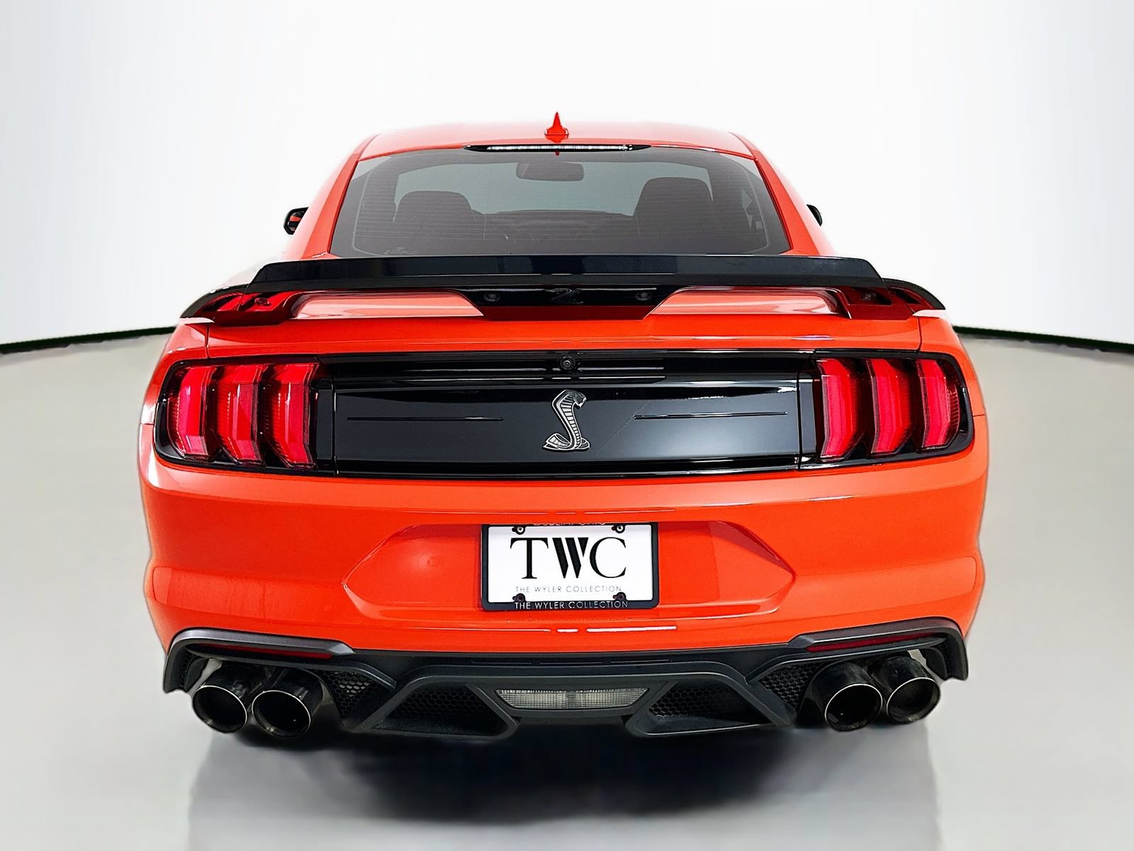 Used 2022 Ford Mustang Shelby GT500 w/ Handling Package RWD image 6