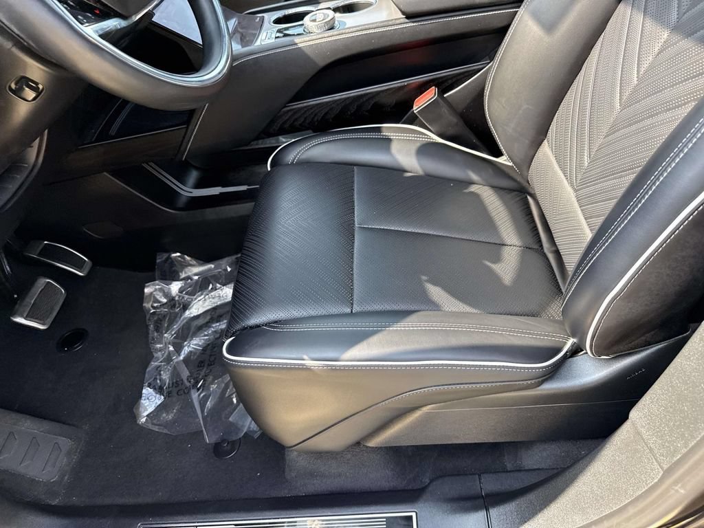 Certified 2026 Cadillac Vistiq Platinum AWD/4WD image 29