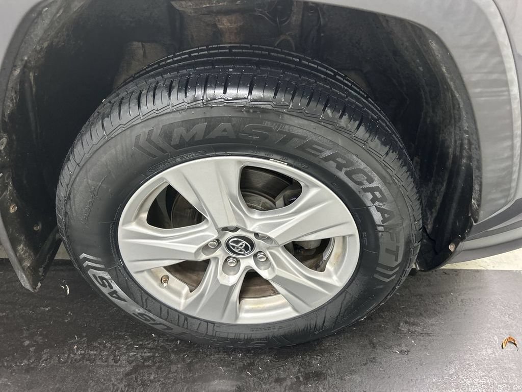 Used 2019 Toyota RAV4 XLE AWD/4WD image 8