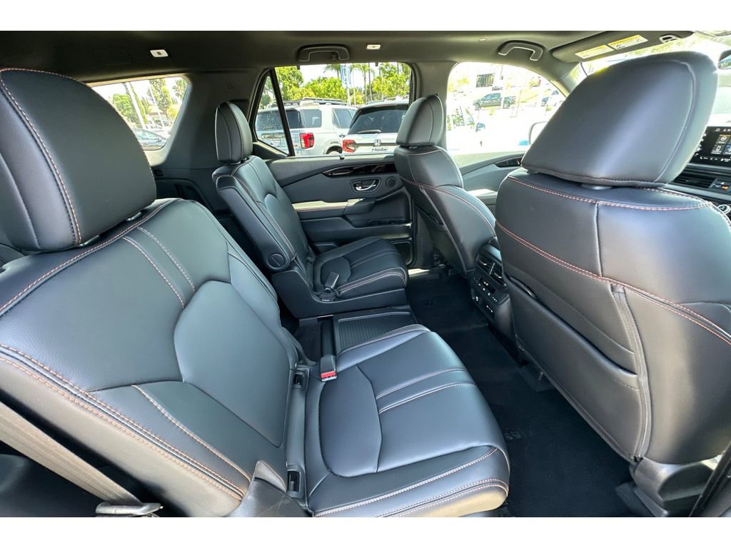 Certified 2025 Honda Pilot TrailSport image 19