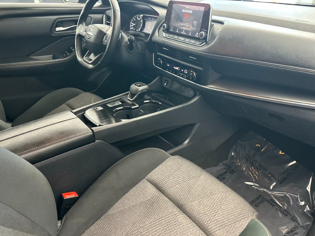 Used 2025 Nissan Rogue SV FWD image 15
