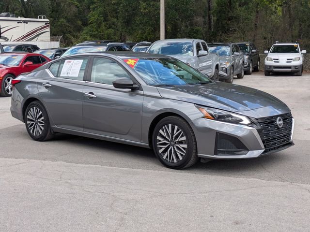 Used 2024 Nissan Altima 2.5 SV FWD image 2