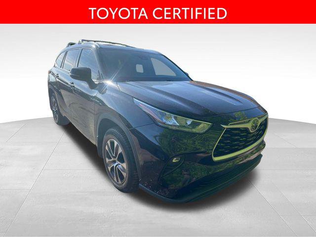 Certified 2020 Toyota Highlander XLE AWD/4WD image 1