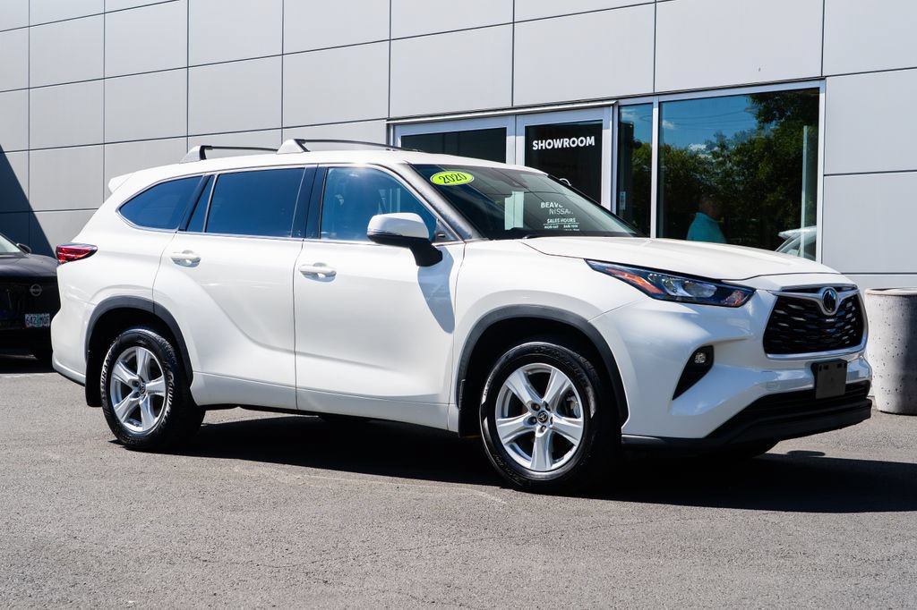Used 2020 Toyota Highlander LE AWD/4WD image 1