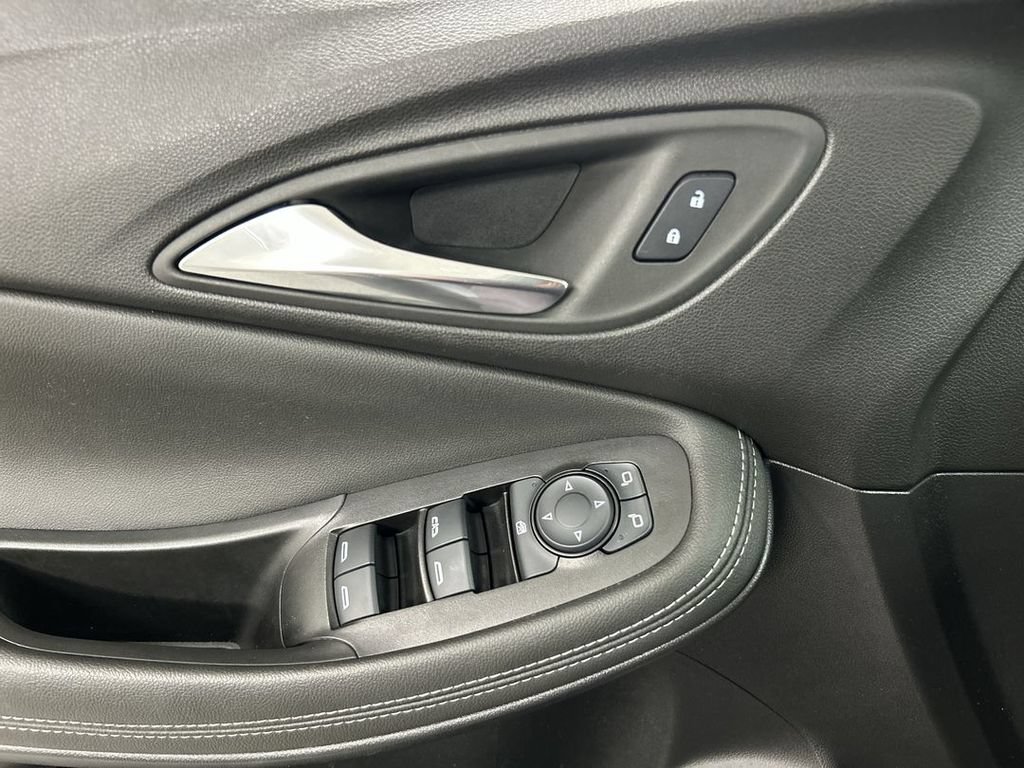 Certified 2023 Buick Encore GX Preferred w/ Cold Weather Comfort Package AWD/4WD image 11