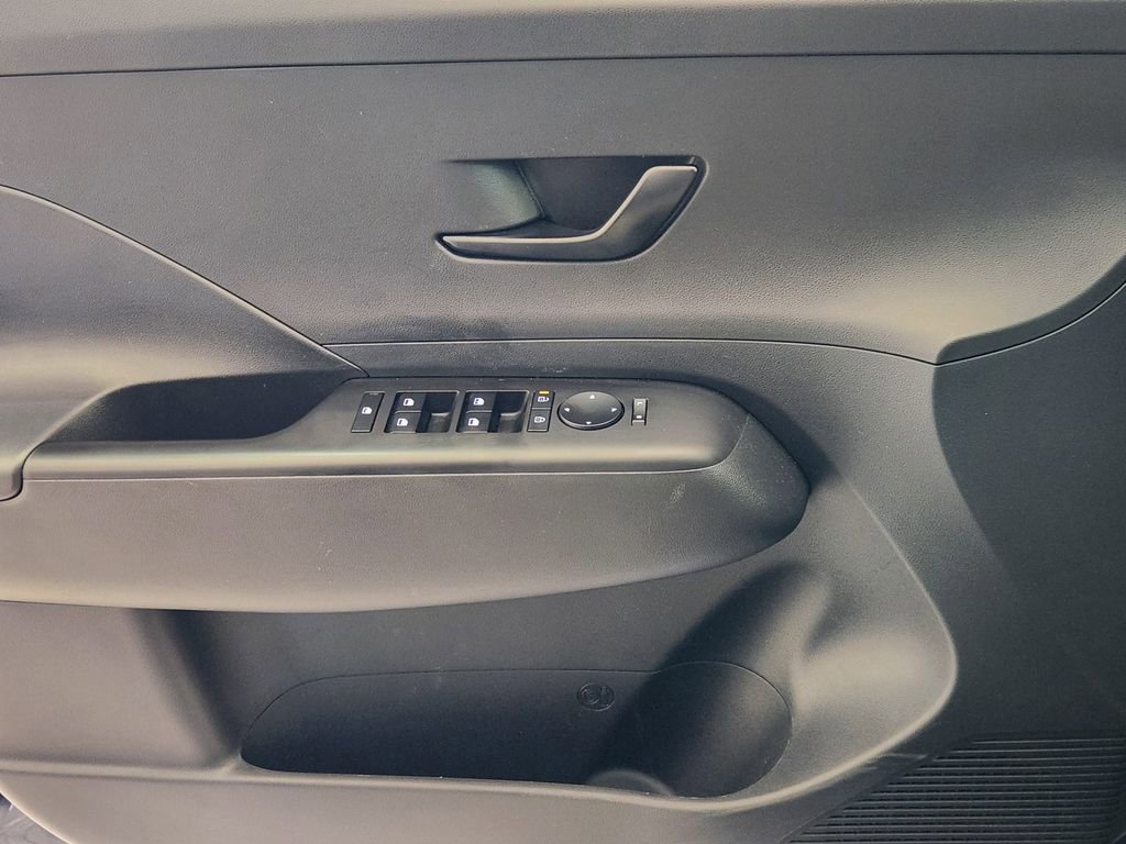 Certified 2025 Hyundai Kona SE image 22