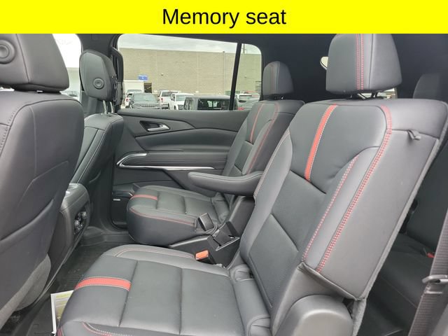 Used 2025 Chevrolet Traverse RS w/ LPO, Floor Liner Package AWD/4WD image 26