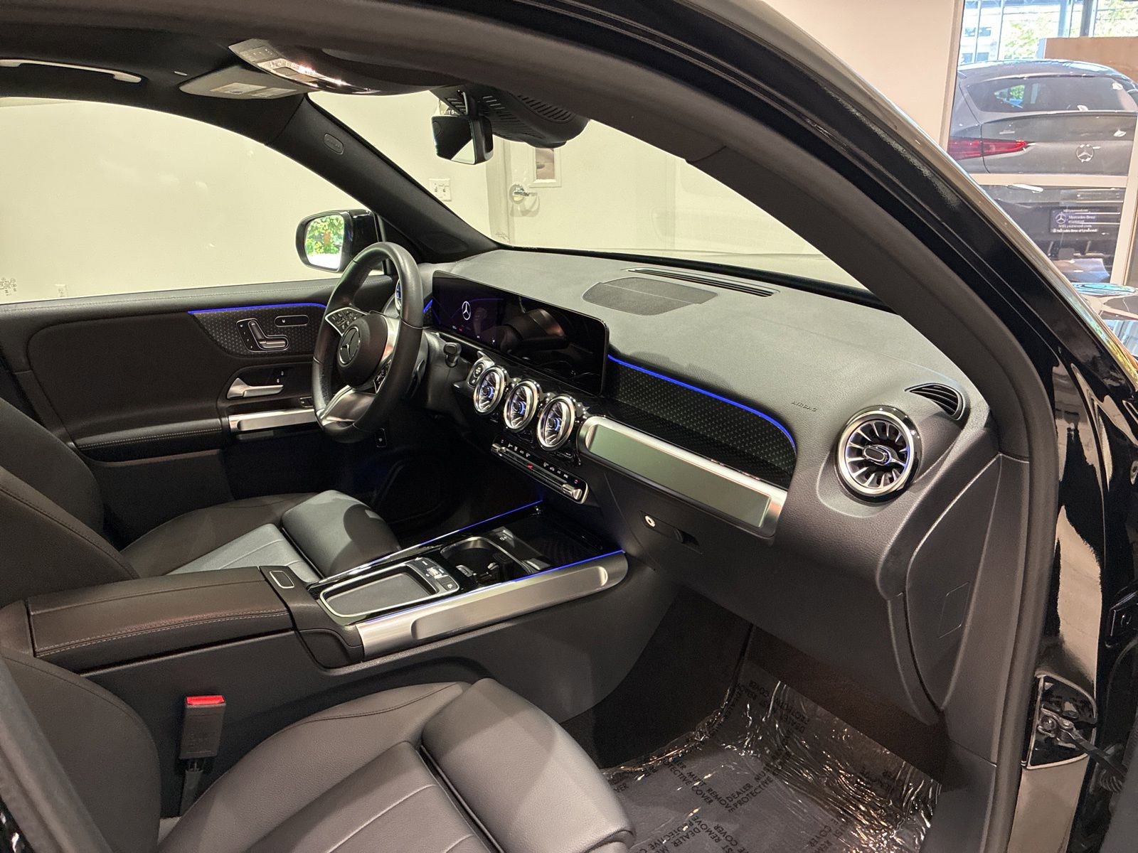 Used 2025 Mercedes-Benz GLB 250 4MATIC image 19