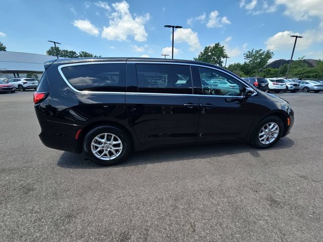 Used 2025 Chrysler Pacifica Select FWD image 10