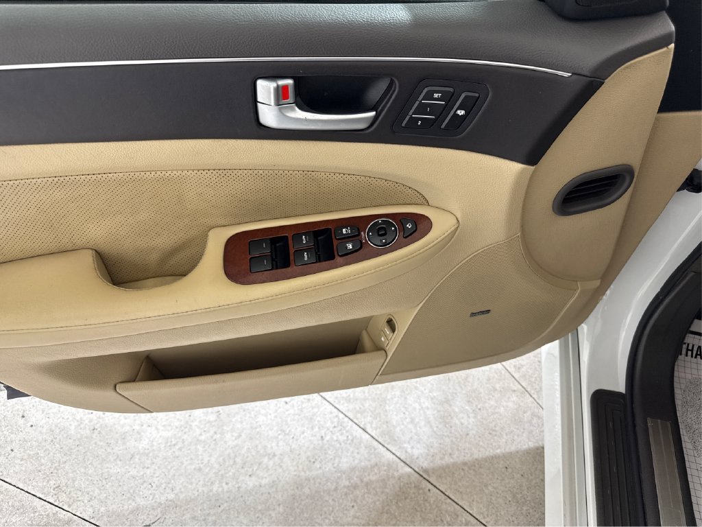 Used 2012 Hyundai Genesis 3.8 w/ Premium Pkg RWD image 30