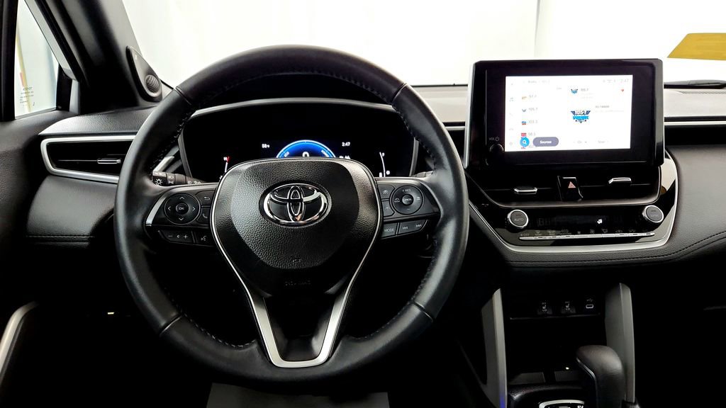 Used 2025 Toyota Corolla Cross AWD Hybrid w/ Convenience Package image 28