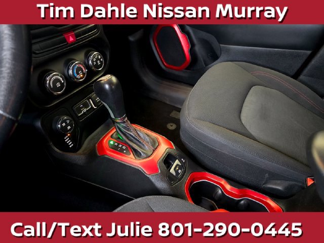 Used 2015 Jeep Renegade Trailhawk AWD/4WD image 30