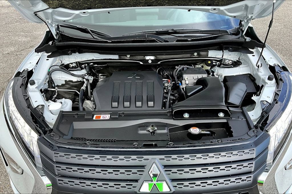 New 2026 Mitsubishi Eclipse Cross LE AWD/4WD image 12