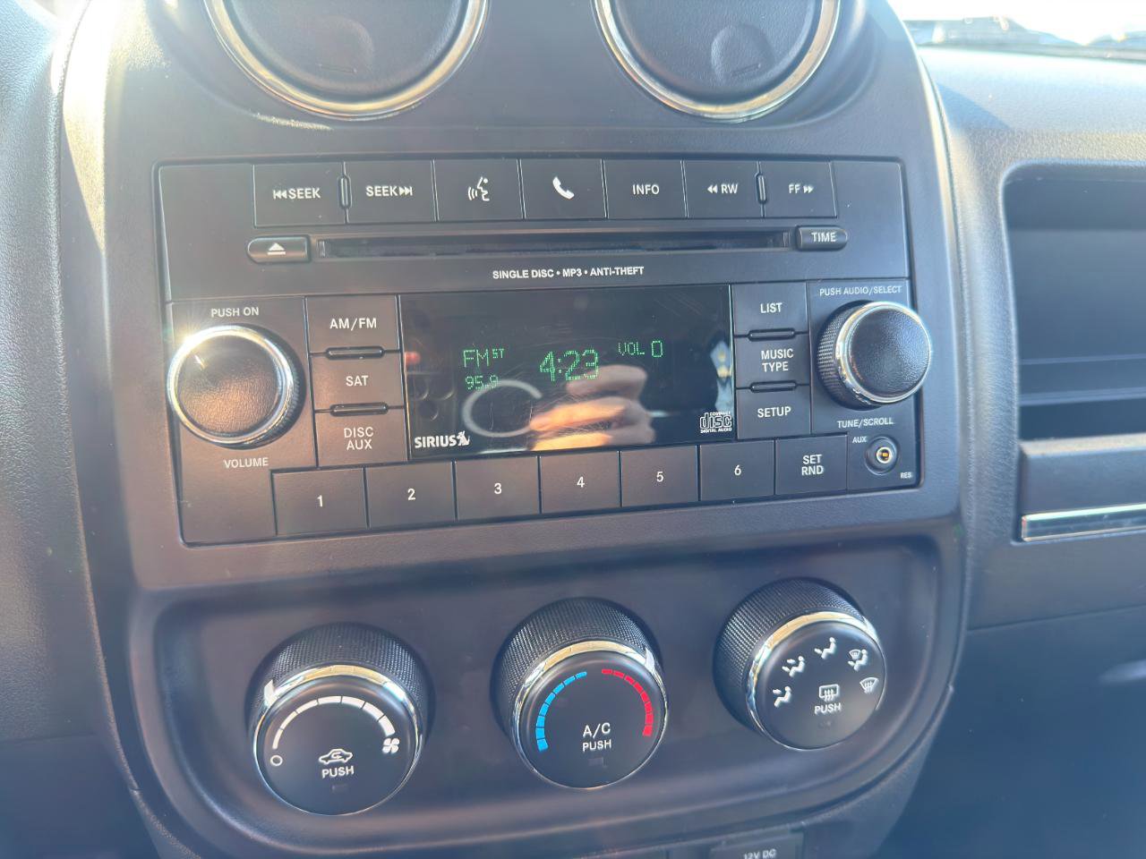 Used 2015 Jeep Patriot Latitude AWD/4WD image 41