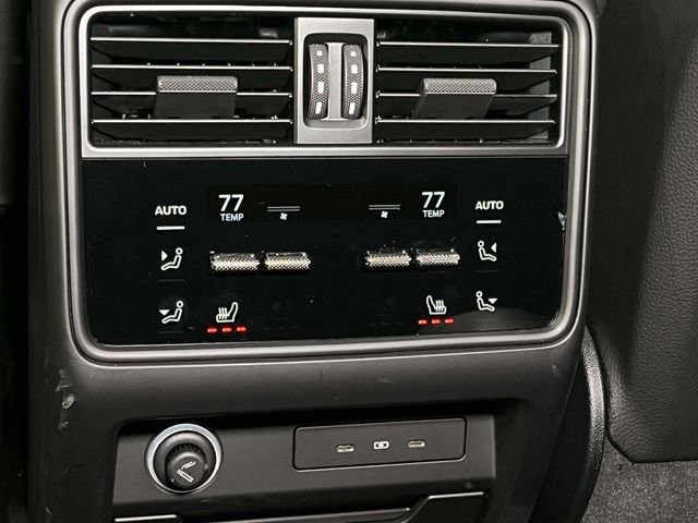 Certified 2025 Porsche Cayenne Coupe AWD/4WD image 28