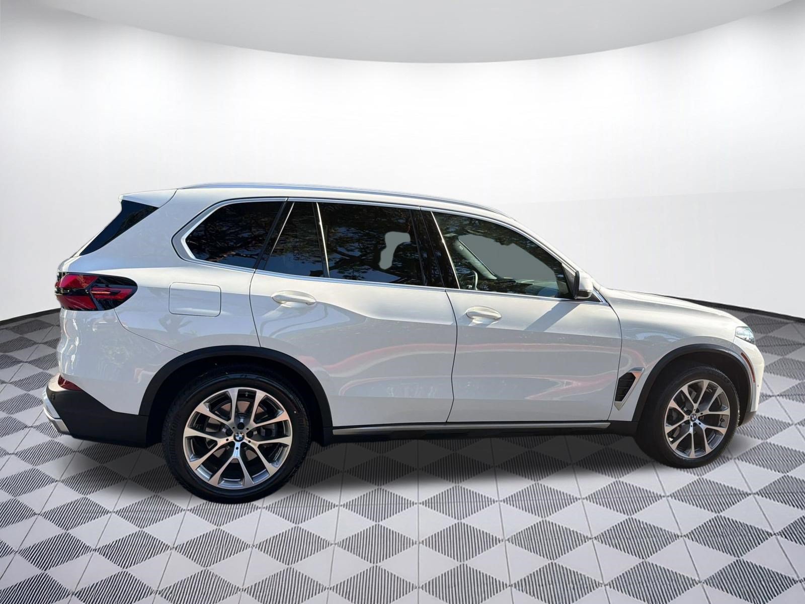 Used 2024 BMW X5 sDrive40i w/ Parking Assistance Package RWD image 8