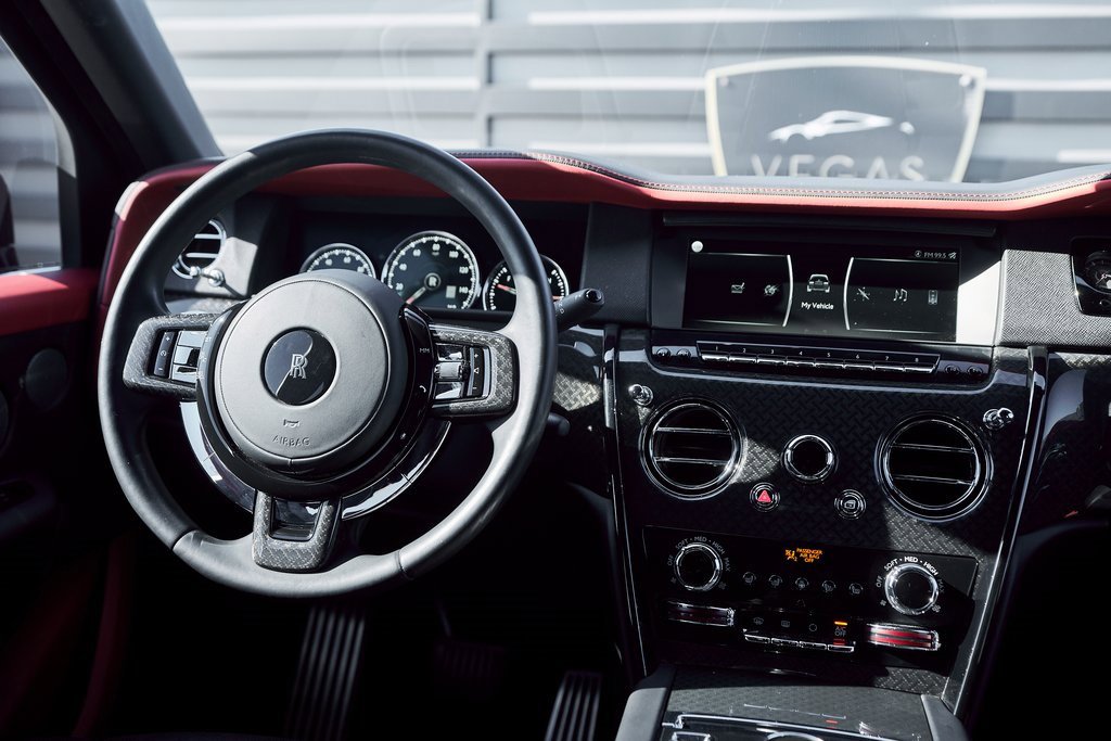 Used 2022 Rolls-Royce Cullinan Black Badge image 57