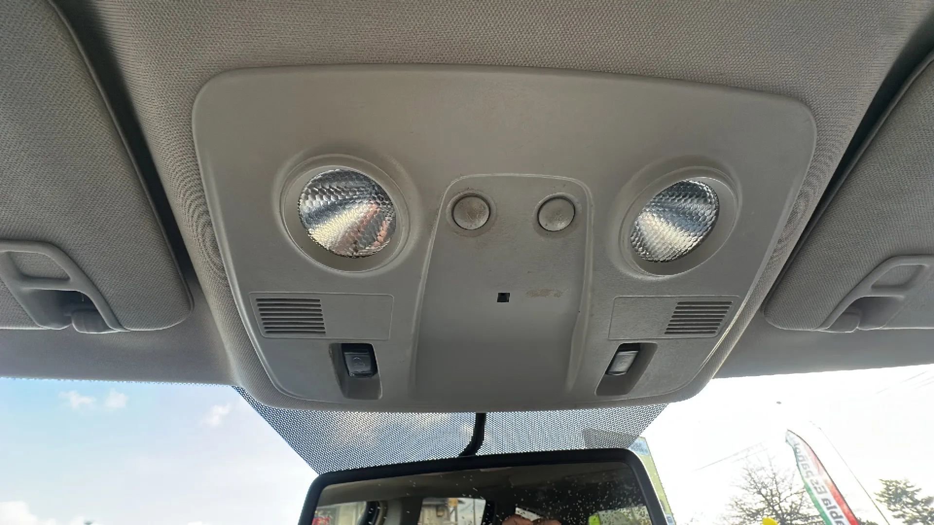 Used 2009 Chevrolet Traverse LT image 17