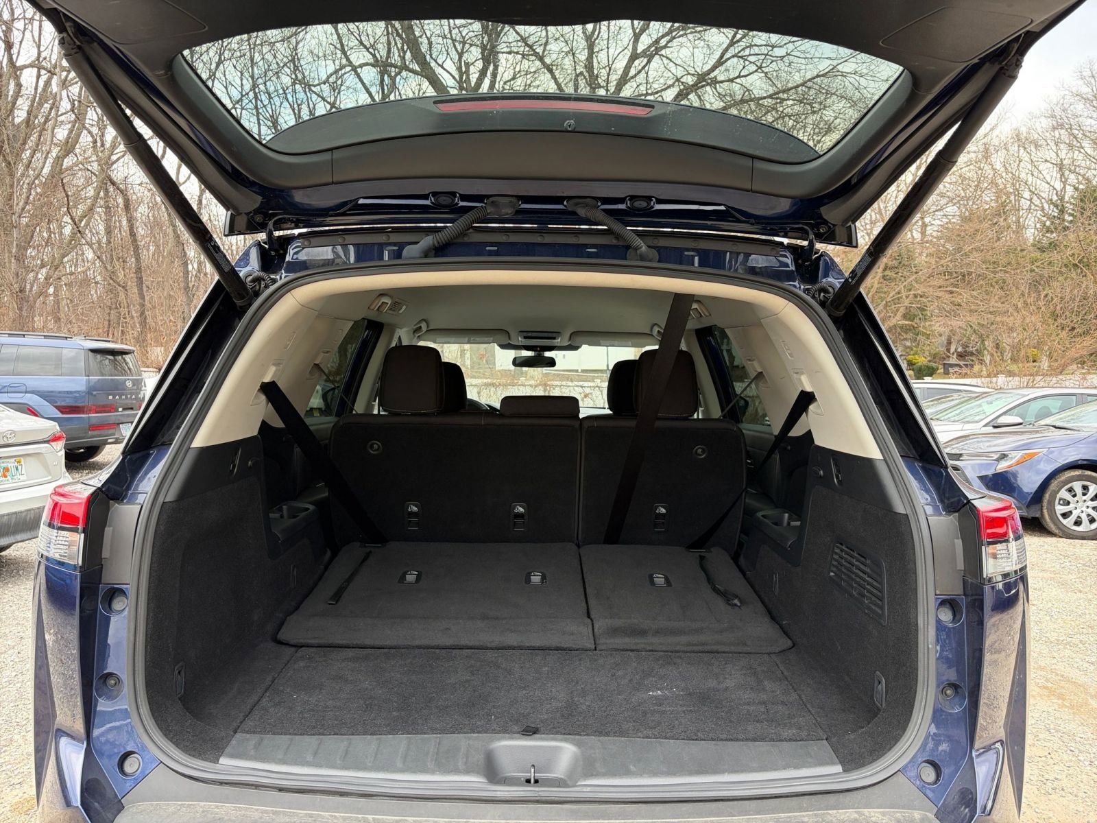 Used 2025 Nissan Pathfinder SV image 34