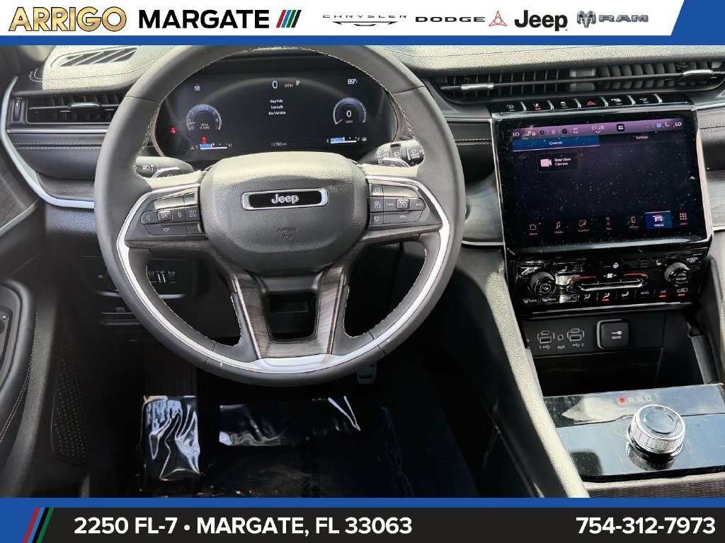 Certified 2025 Jeep Grand Cherokee Limited w/ Black Appearance Package RWD image 13