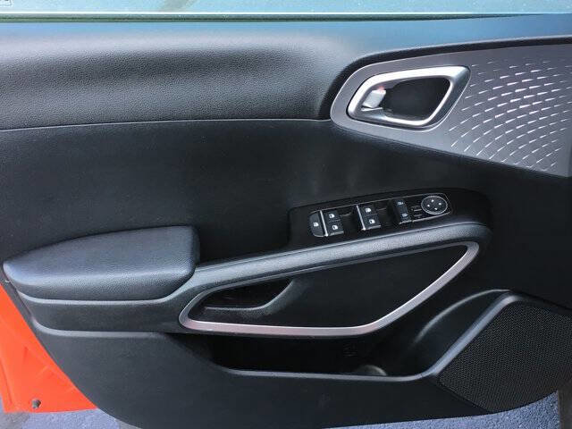 Used 2022 Kia Soul LX w/ Technology Package image 10