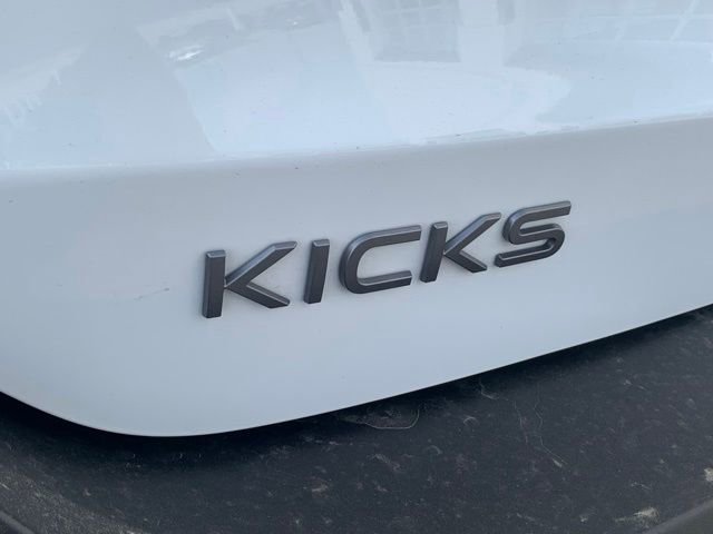 Used 2025 Nissan Kicks SV AWD/4WD image 4