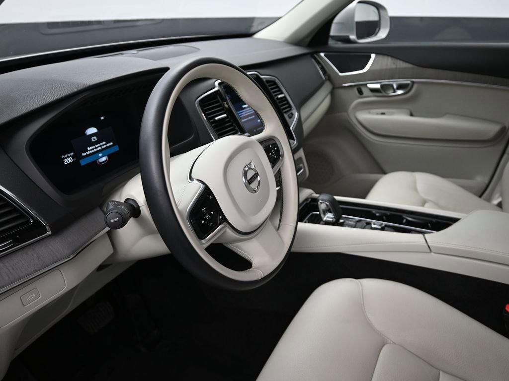 Used 2023 Volvo XC90 B5 Plus w/ Protection Package Premier image 10