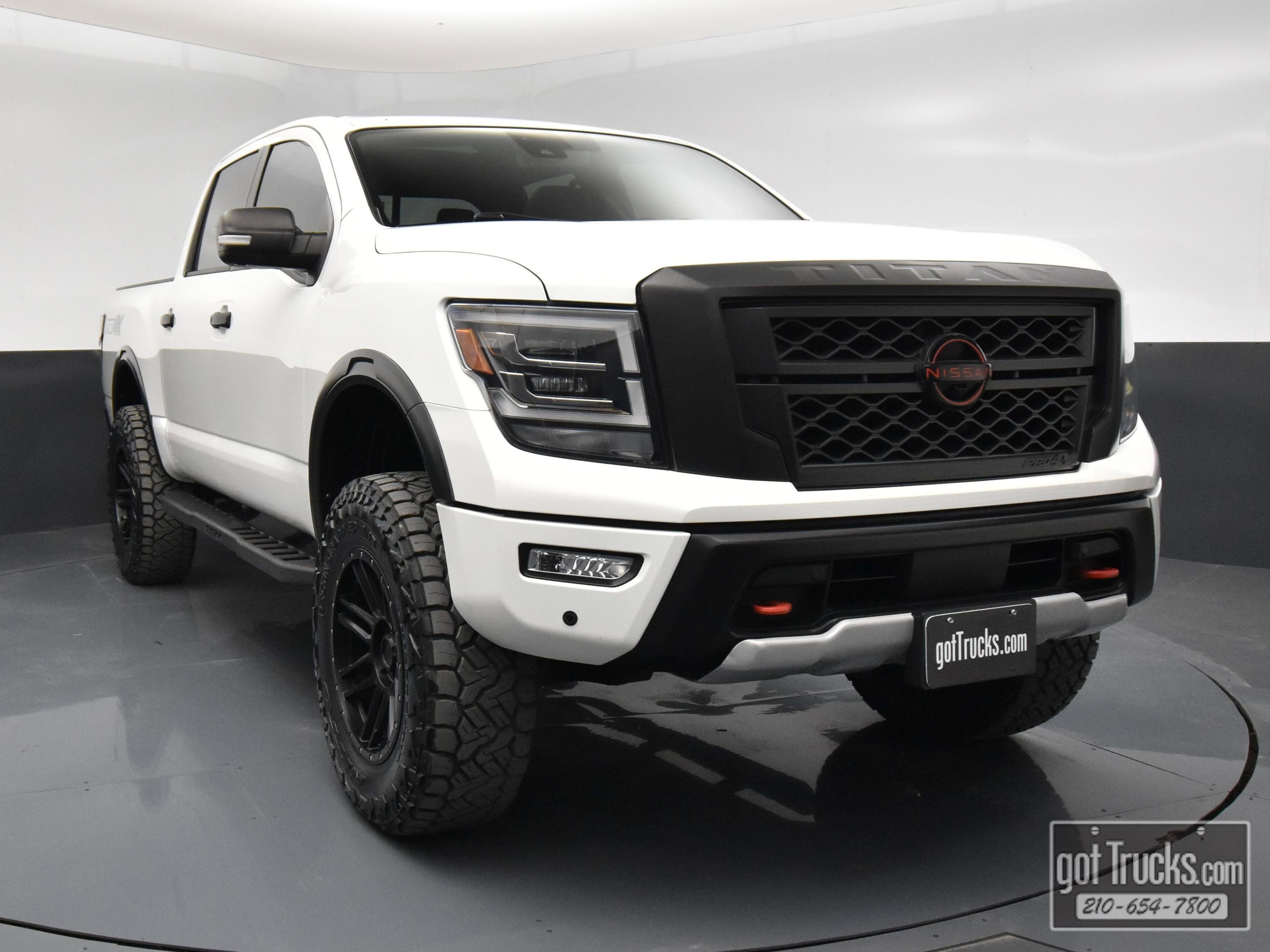 Used 2023 Nissan Titan PRO-4X w/ Pro-4x Convenience Package image 48