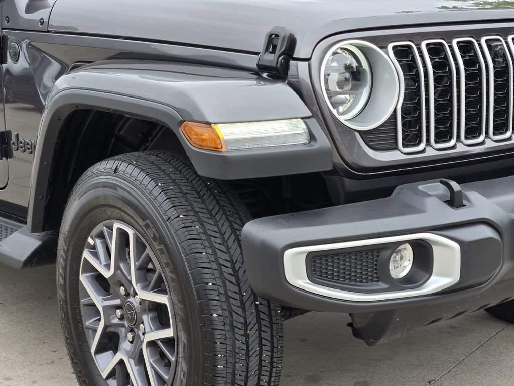 Used 2025 Jeep Wrangler Unlimited Sahara AWD/4WD image 12