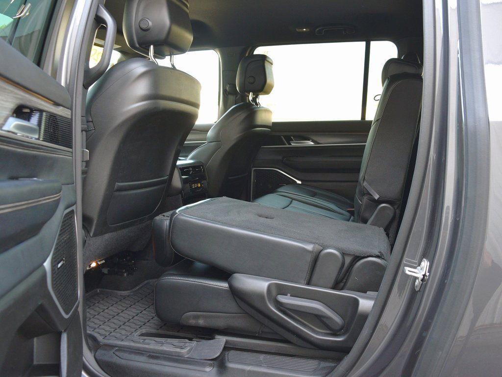 Used 2024 Jeep Wagoneer L Series III w/ Flexible Seating Group image 32