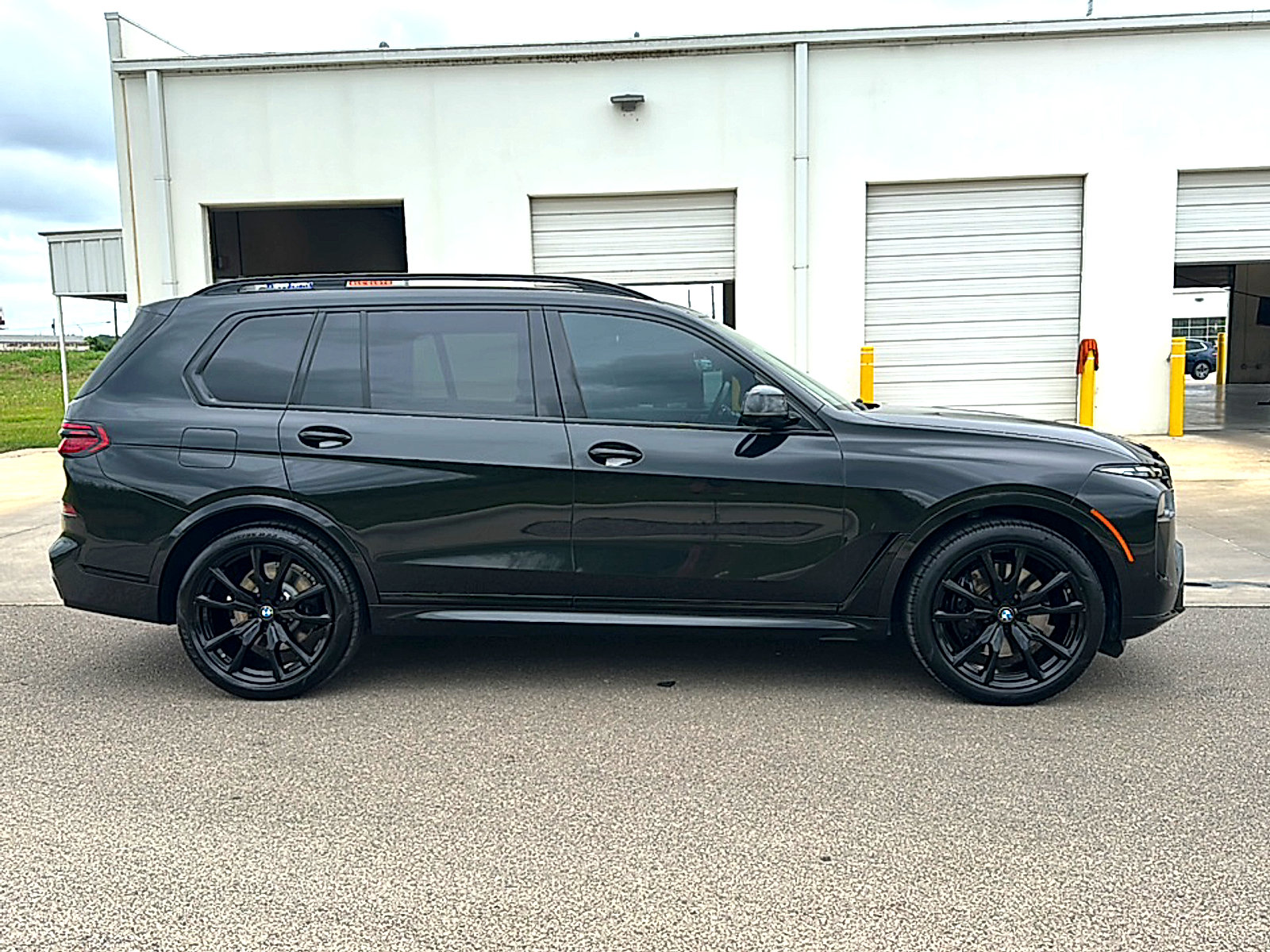 Used 2024 BMW X7 xDrive40i w/ Executive Package AWD/4WD image 9