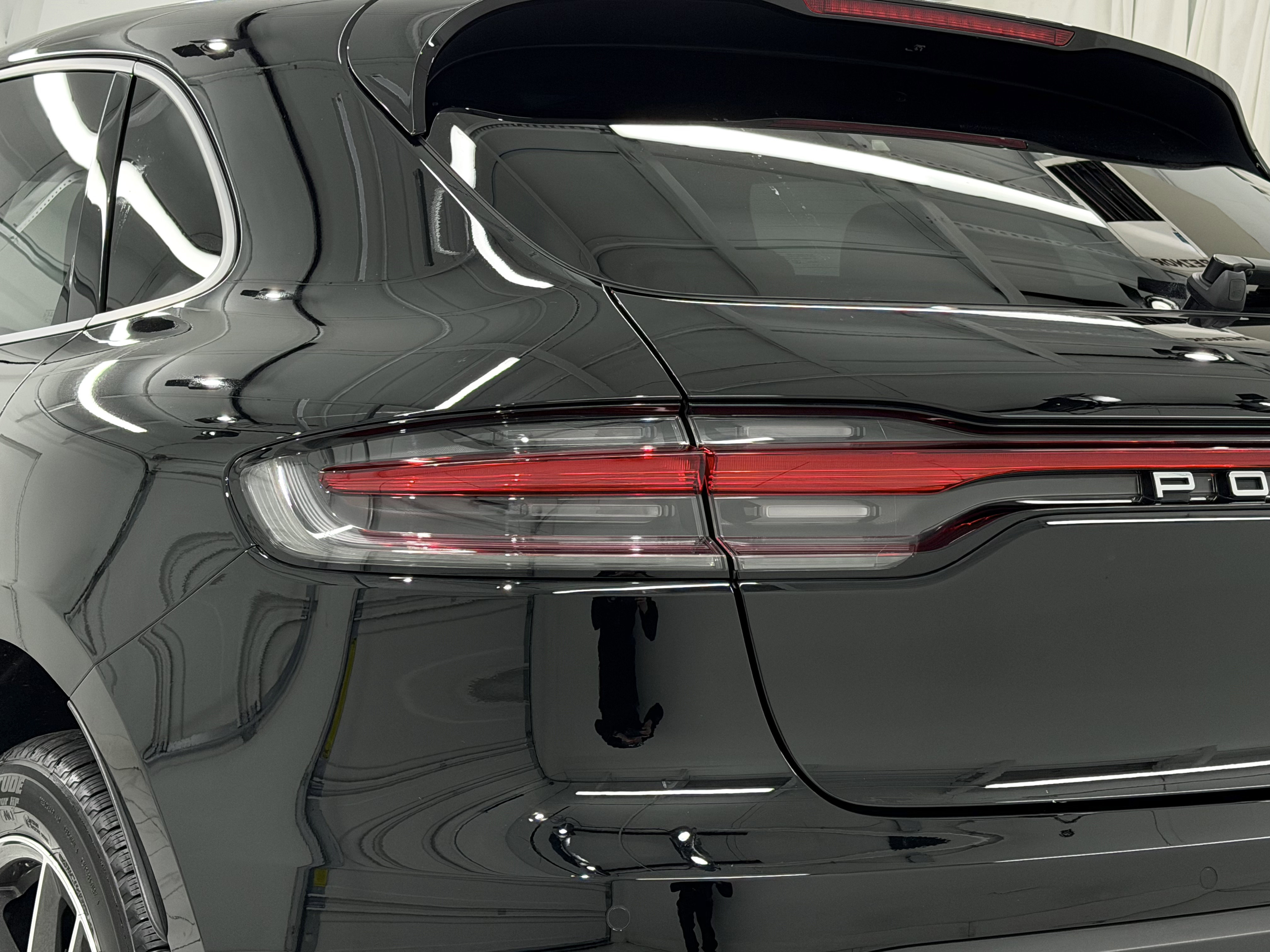 Certified 2025 Porsche Macan image 18
