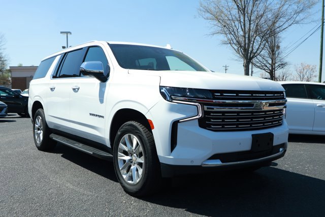 Used 2023 Chevrolet Suburban Premier image 3