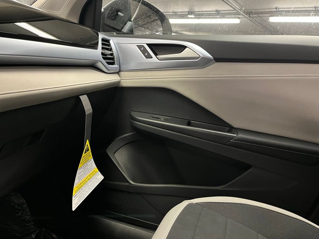 New 2026 Volkswagen Taos SE AWD/4WD image 30
