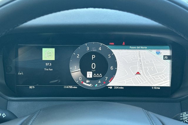 Used 2026 Land Rover Range Rover Velar Dynamic SE AWD/4WD image 24