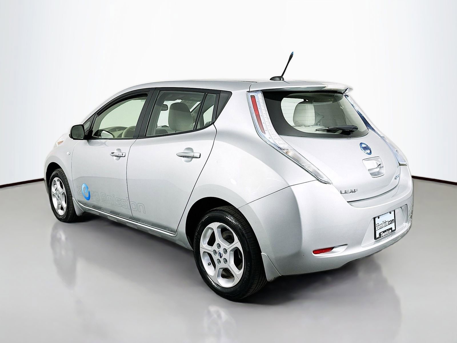 Used 2011 Nissan Leaf SL w/ Eco Design Pkg image 6