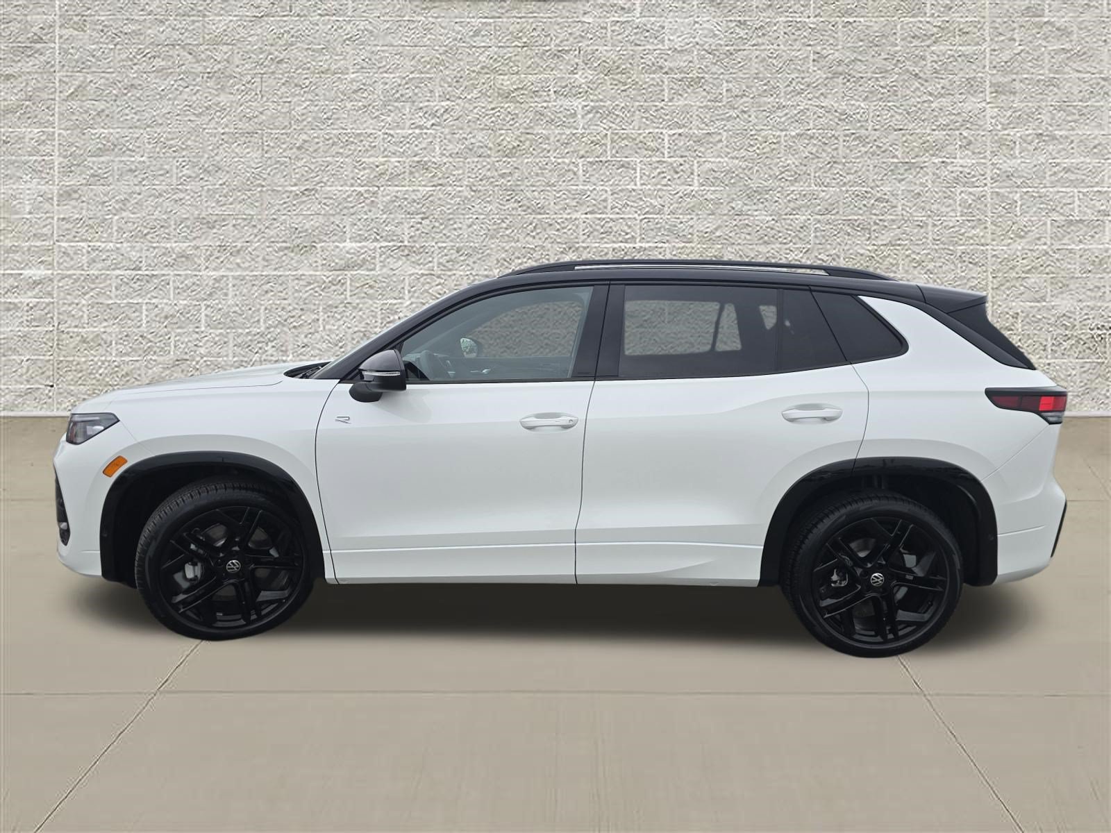 New 2026 Volkswagen Tiguan SE R-Line AWD/4WD image 4