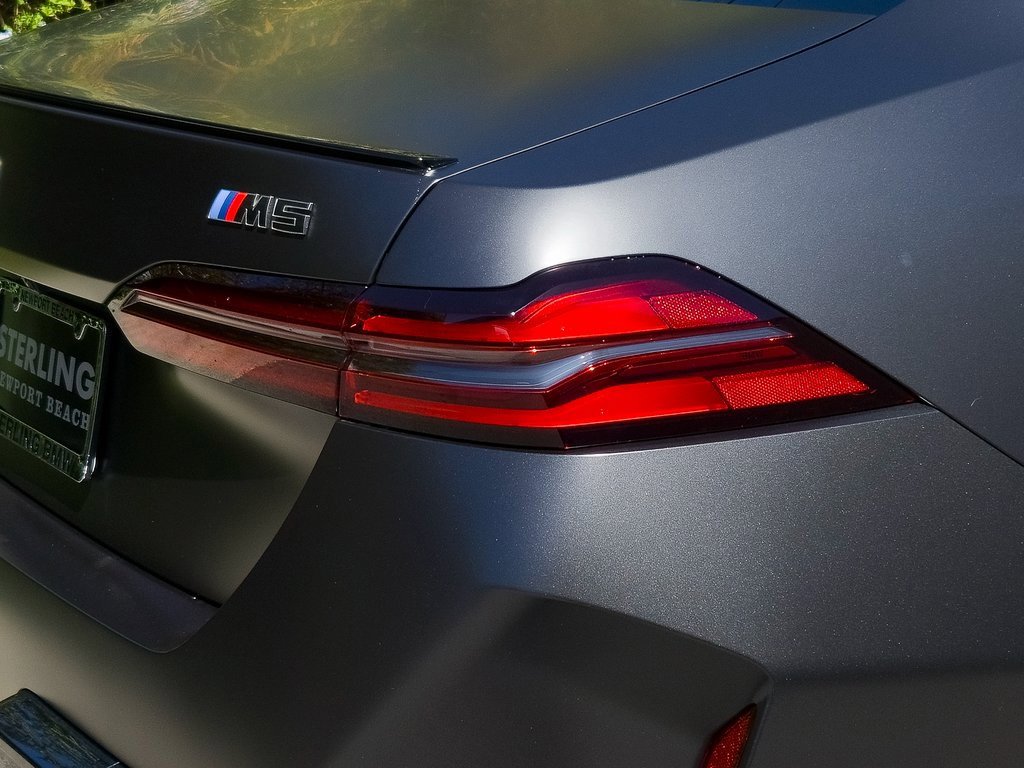 New 2026 BMW M5 w/ Executive Package image 7