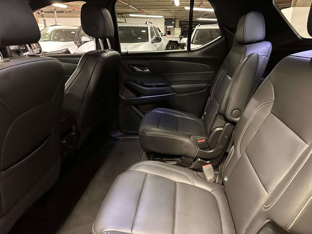 Used 2023 Chevrolet Traverse LT w/ LT Premium Package image 17