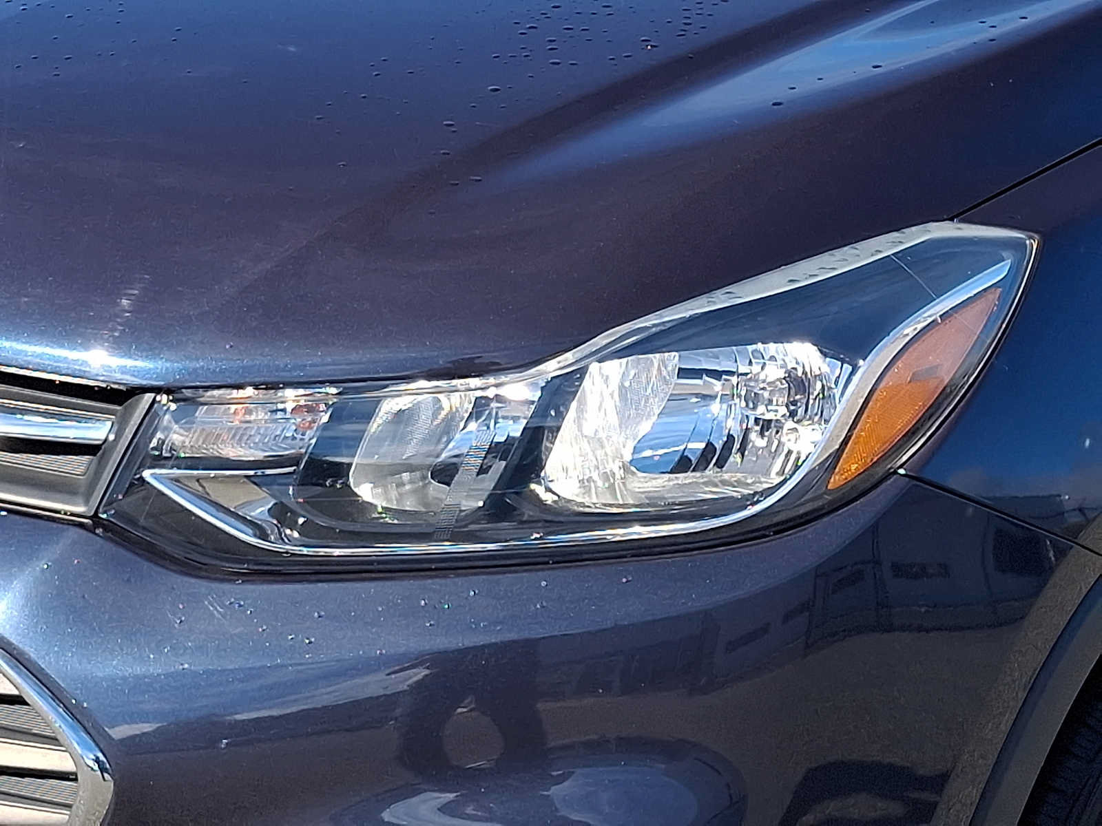 Used 2019 Chevrolet Trax LS w/ LPO, Protection Package FWD image 9