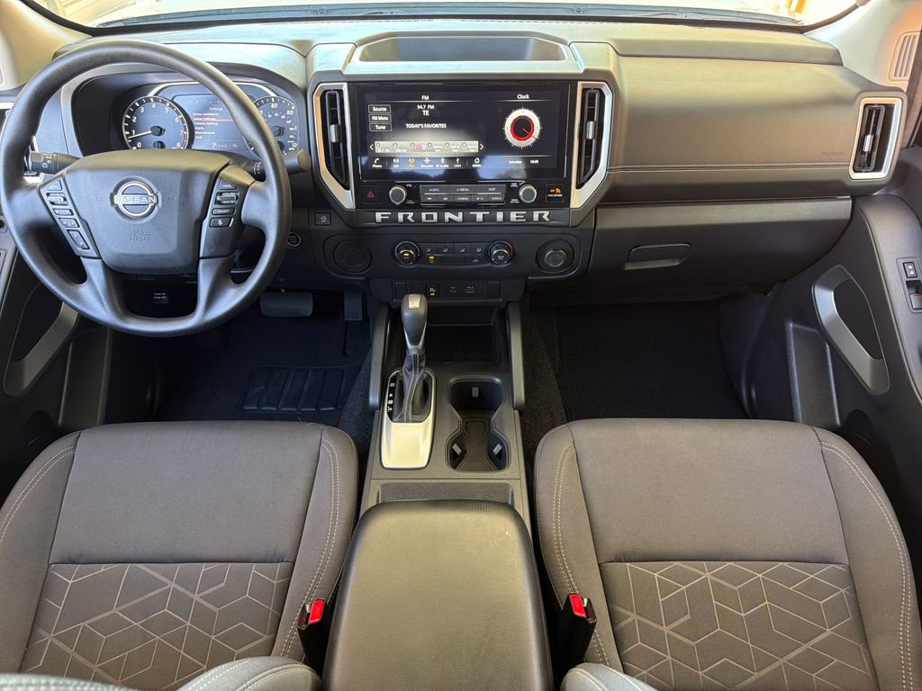 Used 2025 Nissan Frontier SV w/ Tow Package image 24
