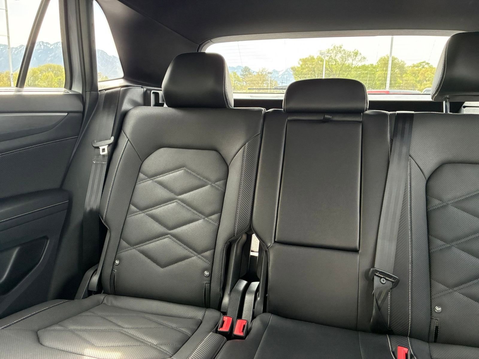 Used 2025 Volkswagen Atlas Cross Sport SE image 41