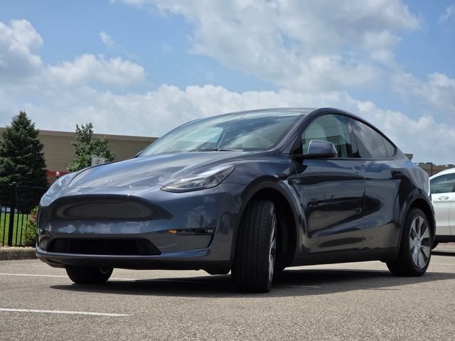 Used 2023 Tesla Model Y Long Range AWD/4WD image 23