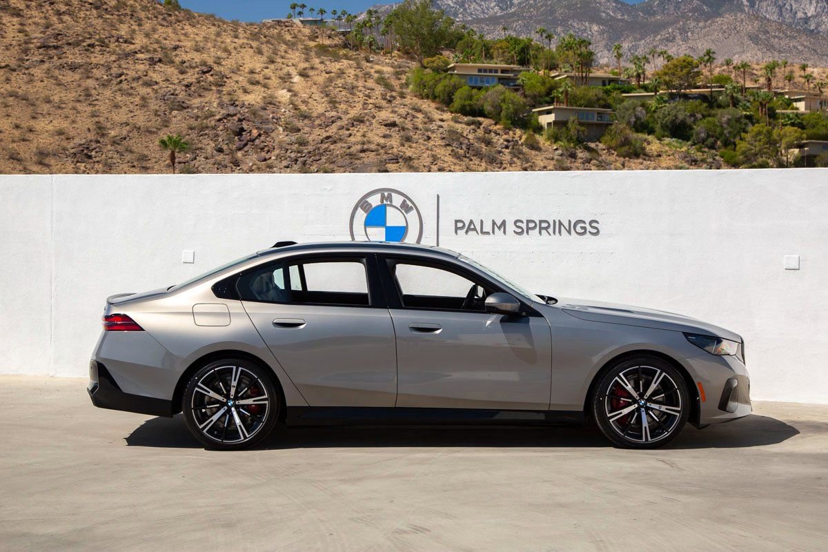 Used 2026 BMW 550e xDrive w/ Premium Package AWD/4WD image 6