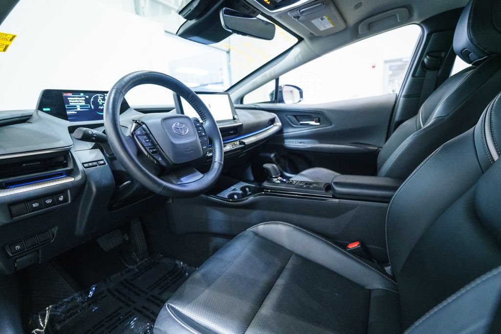 Used 2025 Toyota Prius XLE FWD image 4