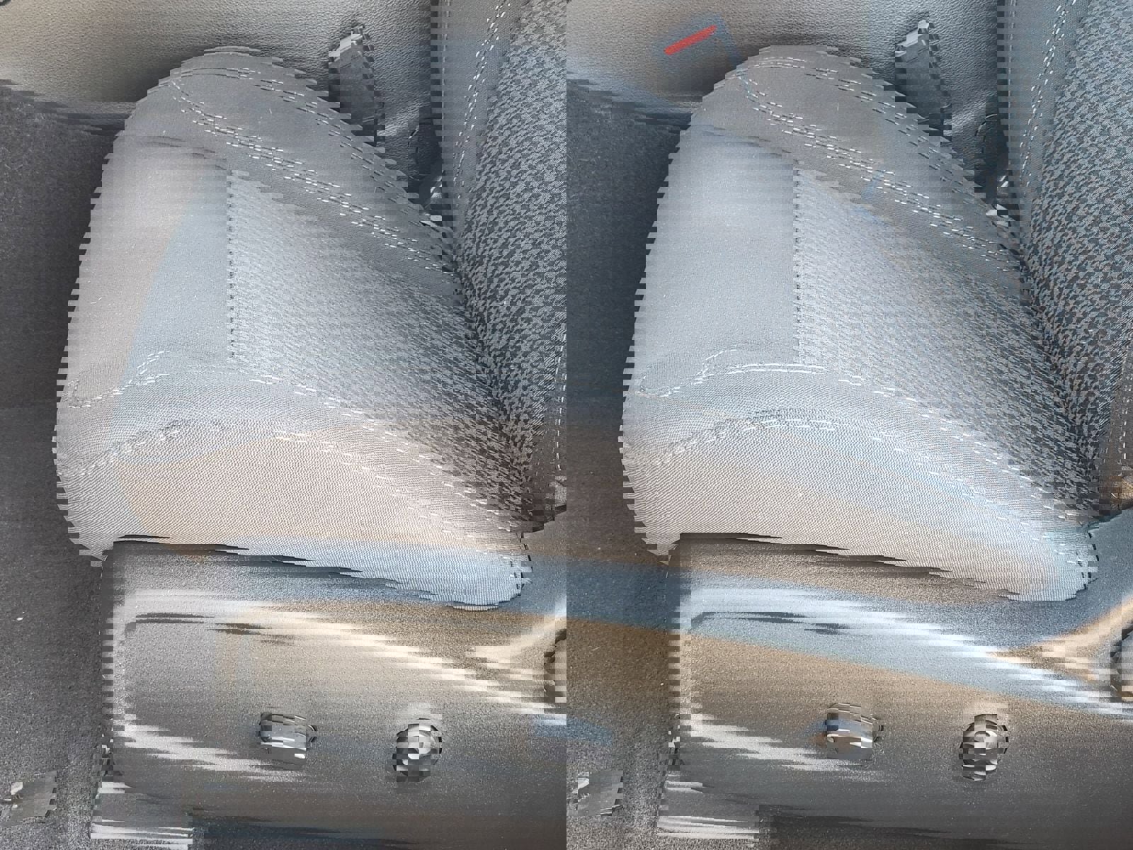 Used 2019 Dodge Challenger SXT image 29