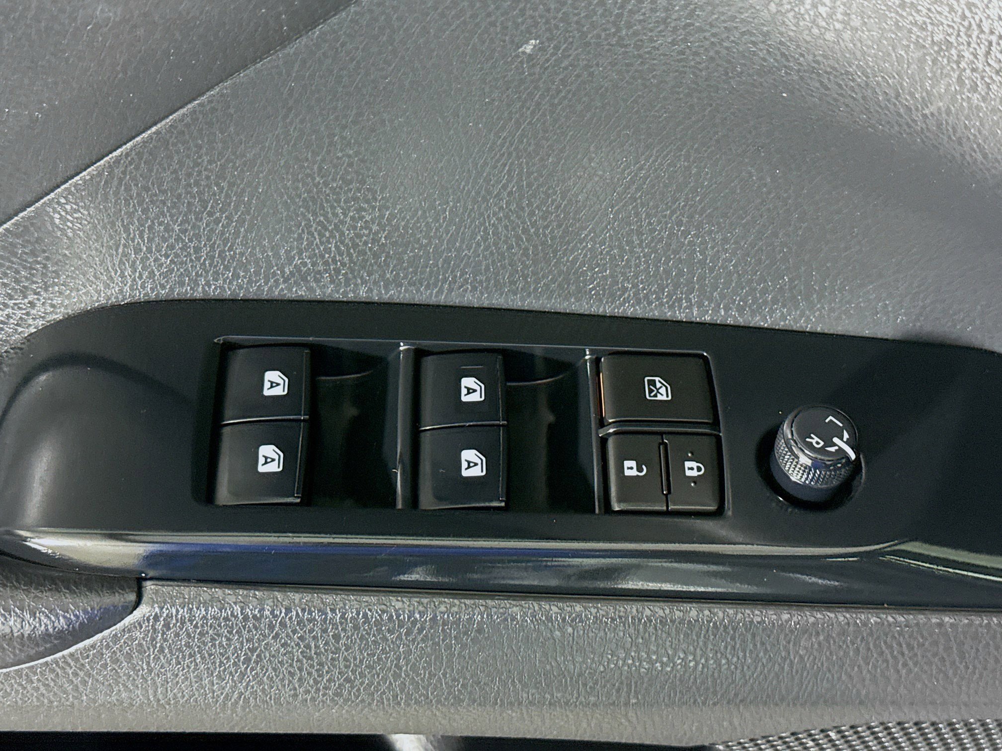 Used 2018 Toyota Camry LE FWD image 23