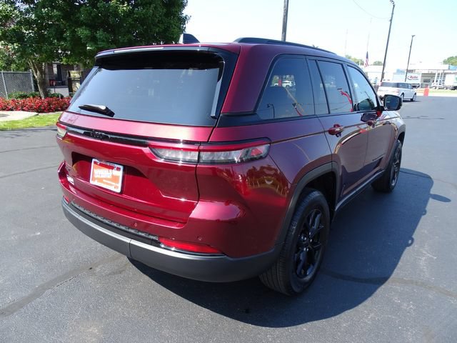 Used 2025 Jeep Grand Cherokee Altitude AWD/4WD image 6